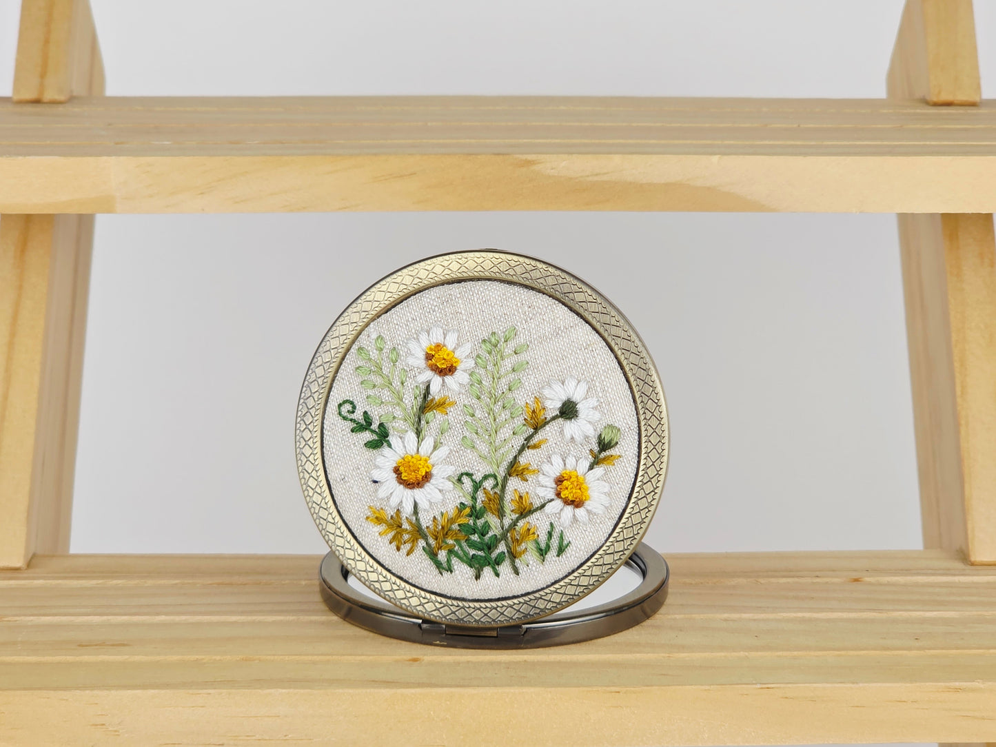 Motif Compact Mirror - Ivory Daisy Cluster | Handmade by Lena Handicrafts