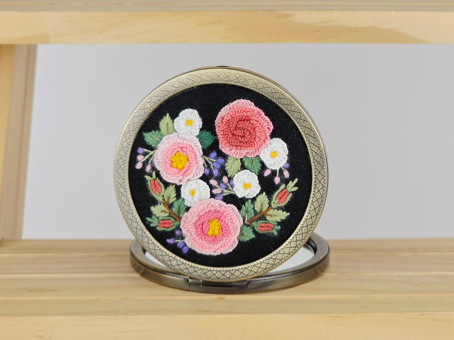 Motif Compact Mirror - Rose Noir Bouquet | Handmade by Lena Handicrafts