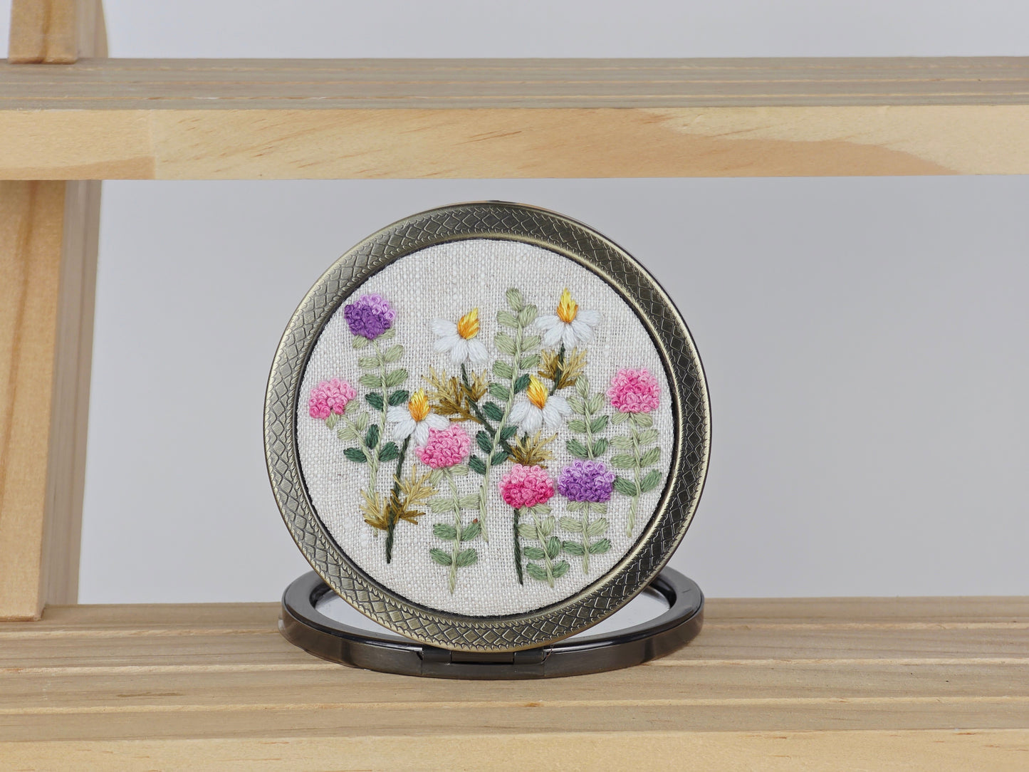Motif Compact Mirror - Ivory Daisy Cluster | Handmade by Lena Handicrafts