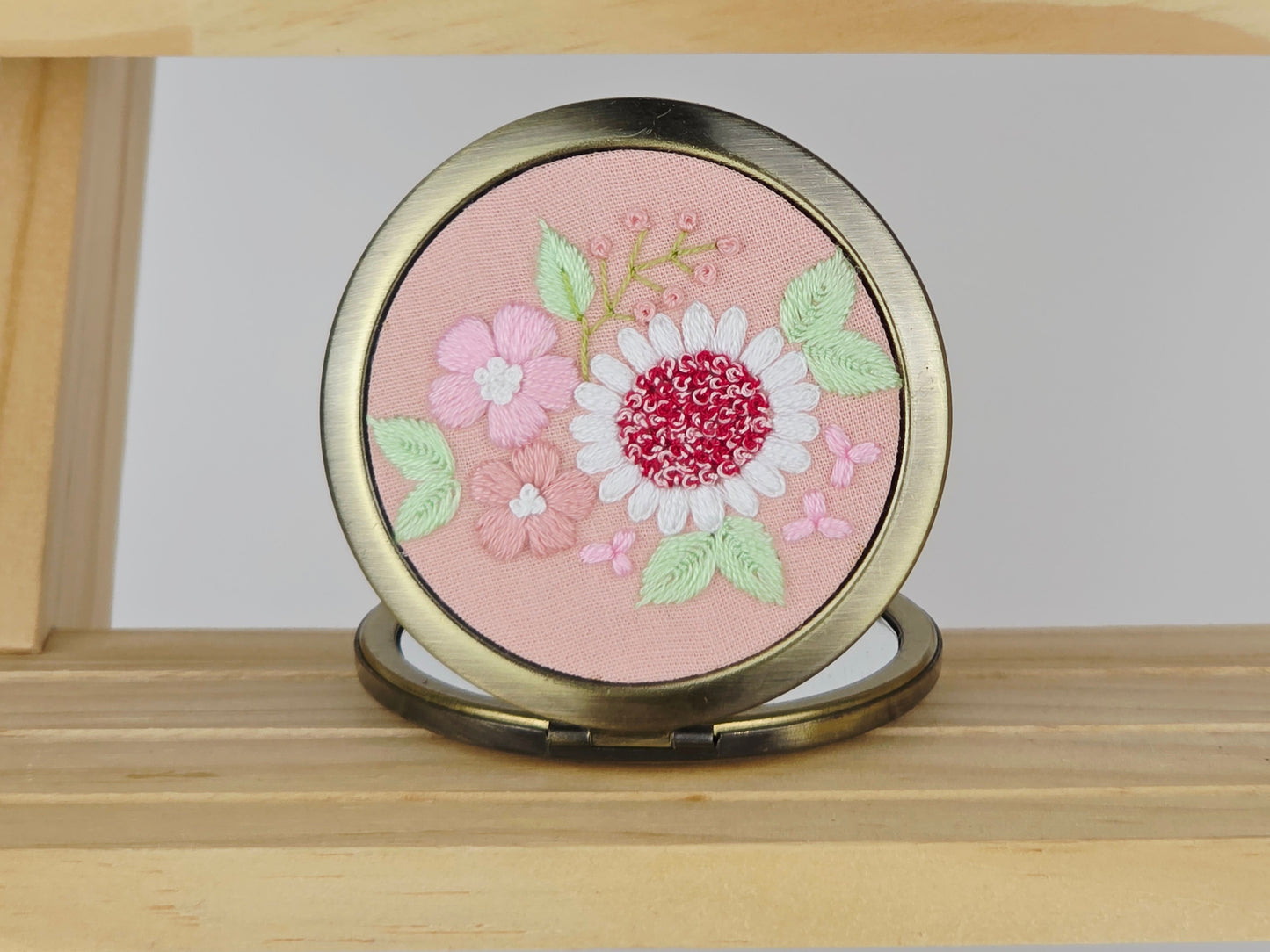 Motif Compact Mirror - Blush Daisy Cluster | Handmade by Lena Handicrafts
