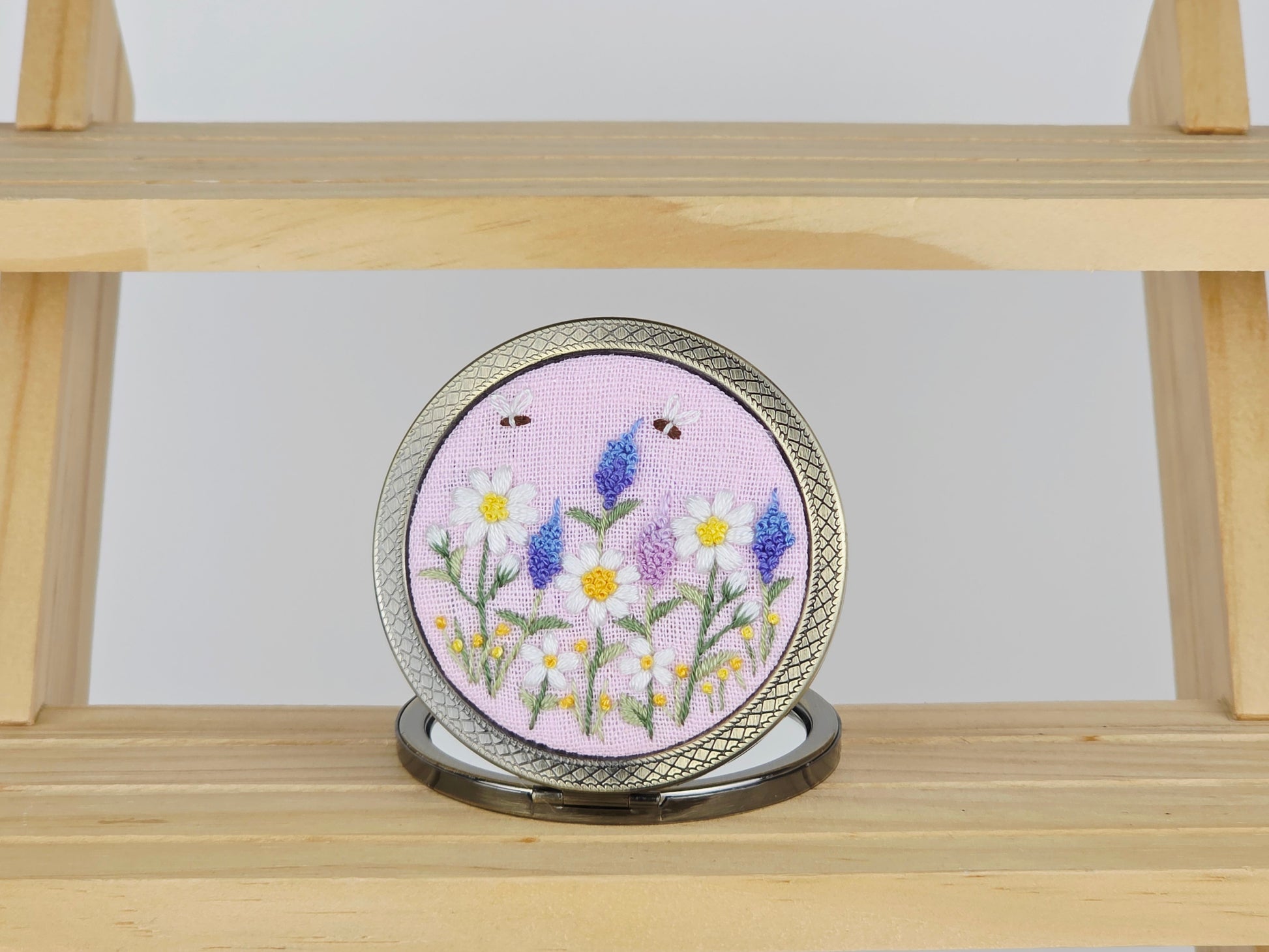 Motif Compact Mirror - Blush Daisy Meadow | Handmade by Lena Handicrafts