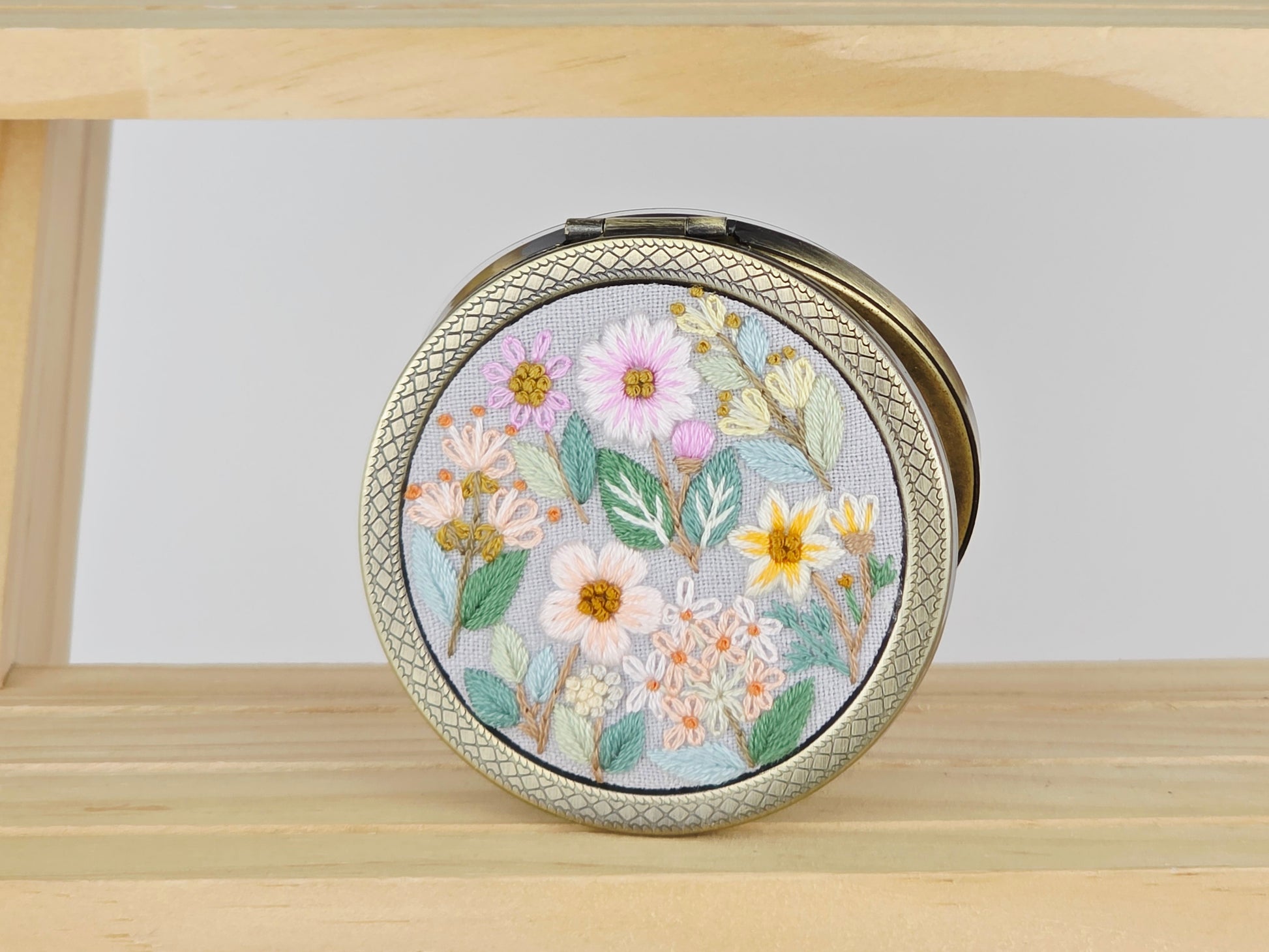 Motif Compact Mirror - Pastel Cosmos Bouquet | Handmade by Lena Handicrafts