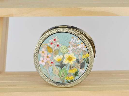 Motif Compact Mirror - Aqua Daisy Garland | Handmade by Lena Handicrafts