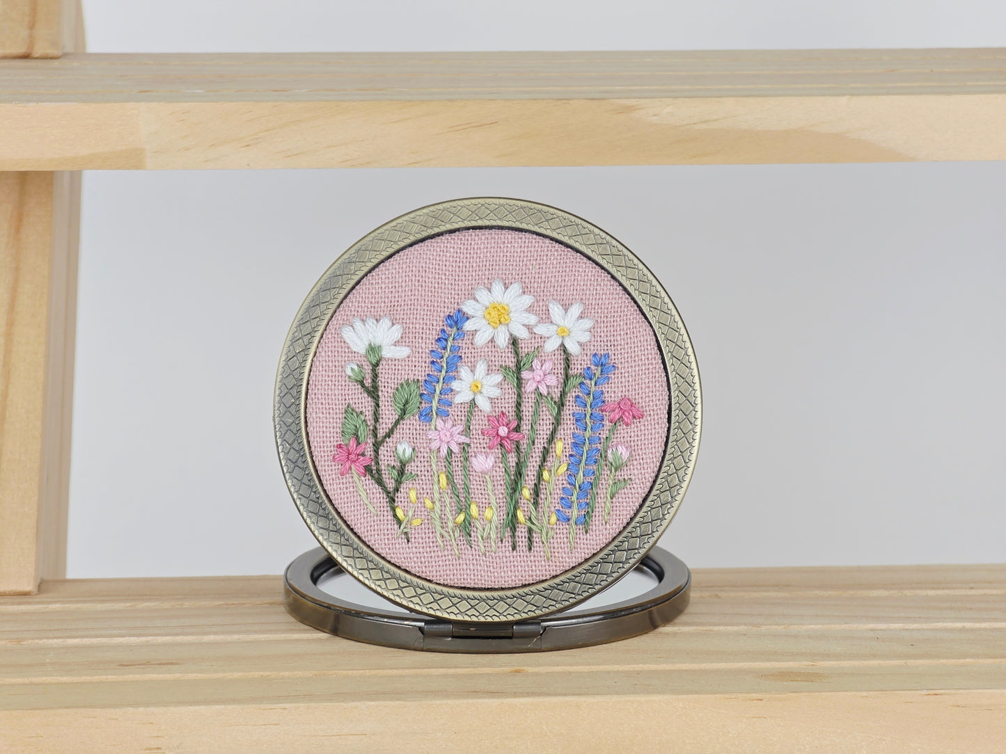 Motif Compact Mirror - Blush Daisy Bouquet | Handmade by Lena Handicrafts